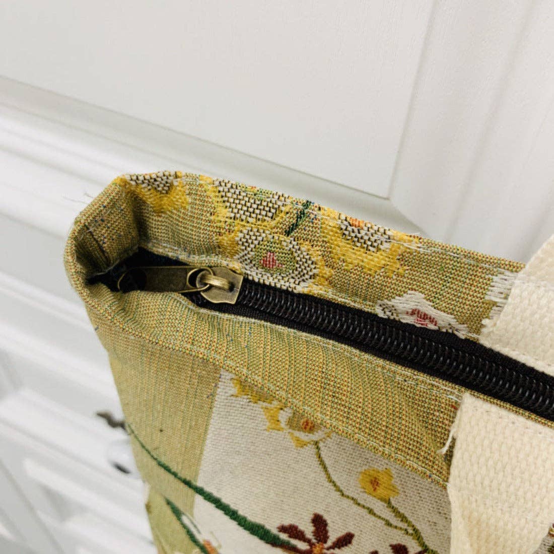 Daisy Tapestry Large Capacity Tote Bag